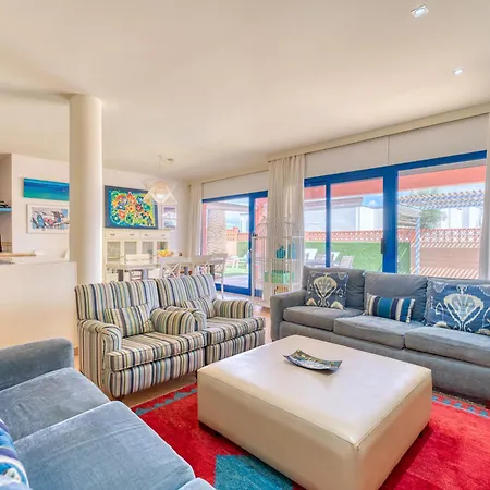 Long By Canariasgetaway