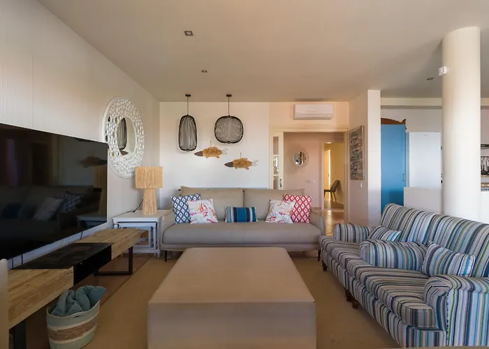 Long By Canariasgetaway * 科拉雷侯