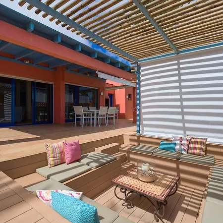 Long By Canariasgetaway * 科拉雷侯