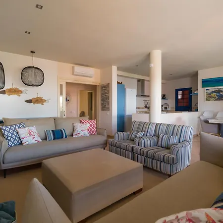 Long By Canariasgetaway קורלחו