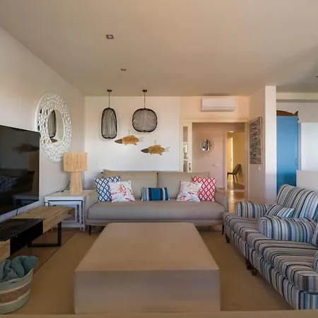 Long By Canariasgetaway * קורלחו